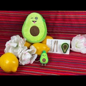 Lindo set Monedero, llavero y prendedor.